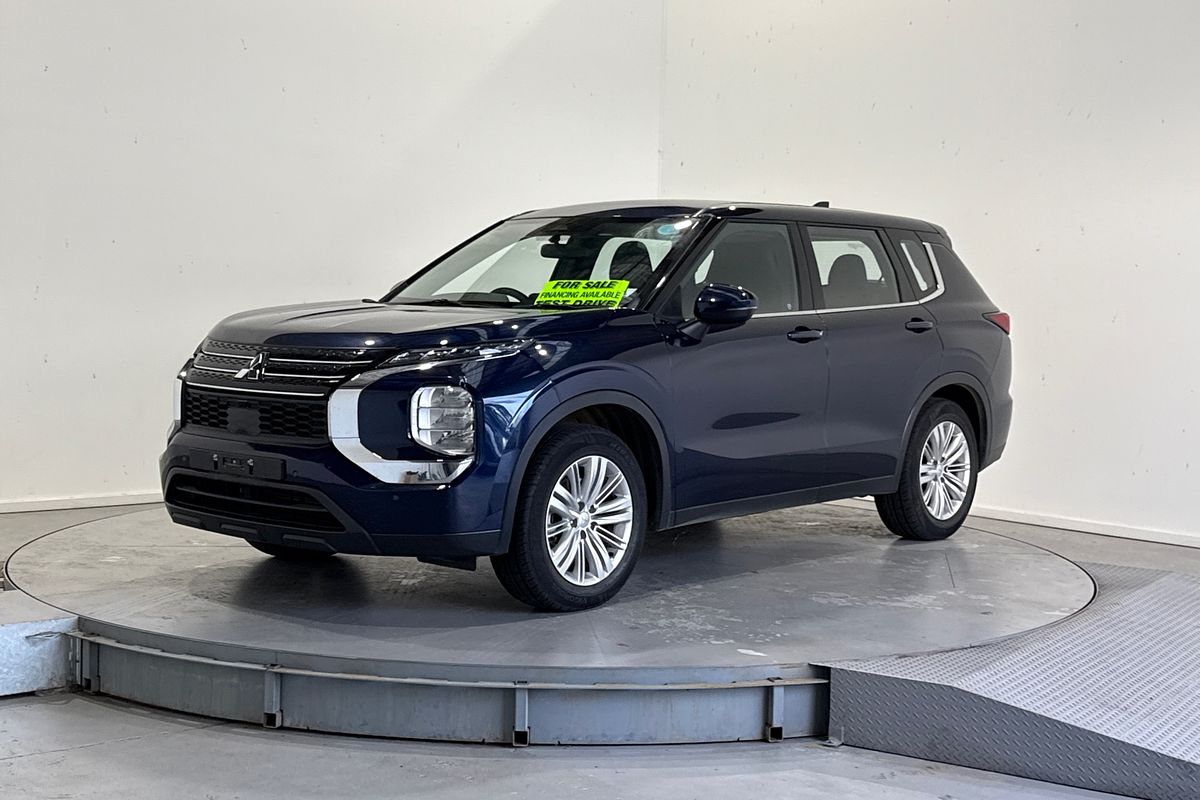 2023 Mitsubishi Outlander ES ZM