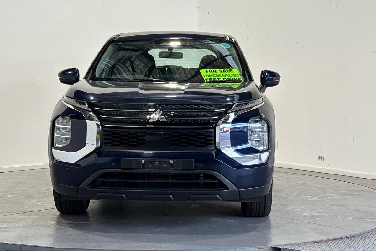 2023 Mitsubishi Outlander ES ZM
