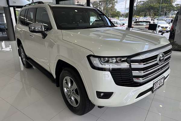 2023 Toyota Landcruiser Sahara FJA300R