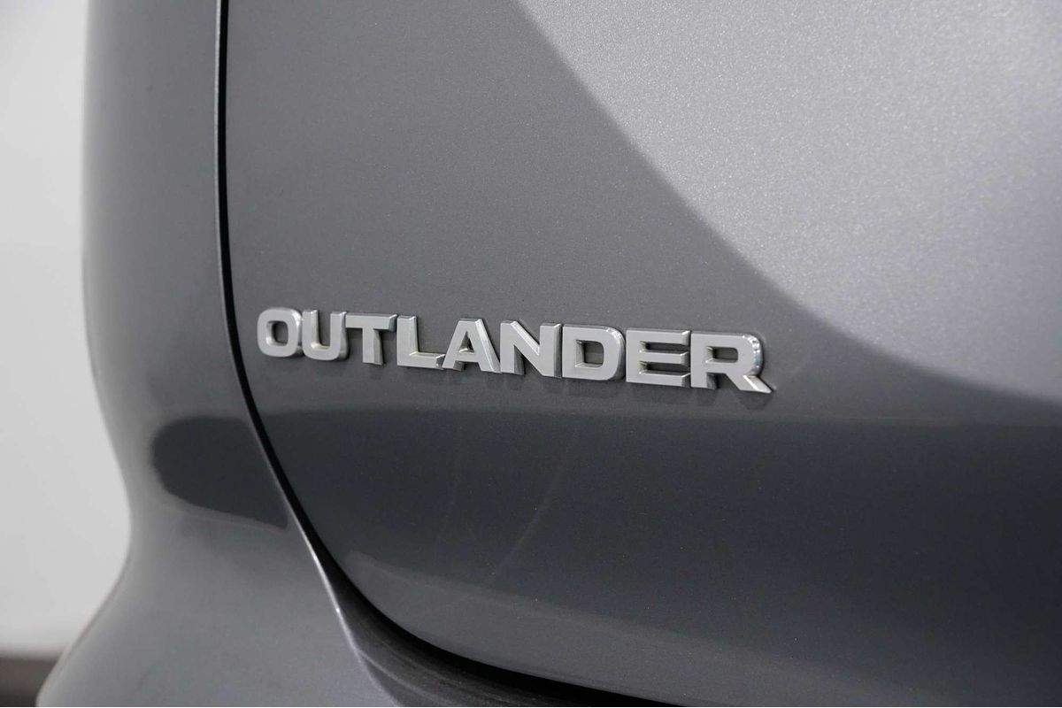 2022 Mitsubishi Outlander ES ZM