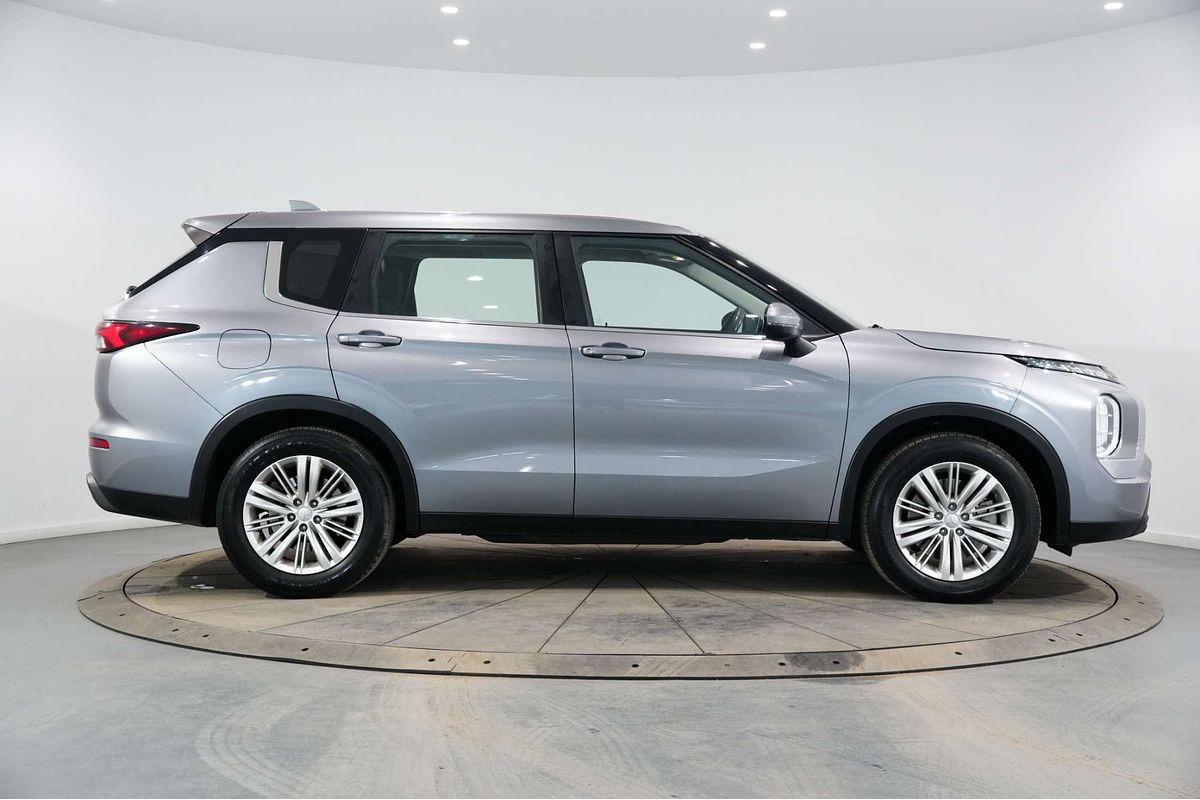 2022 Mitsubishi Outlander ES ZM