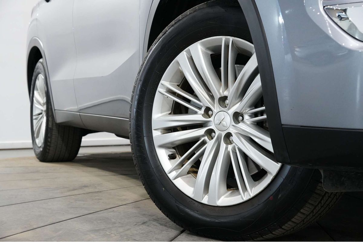 2022 Mitsubishi Outlander ES ZM