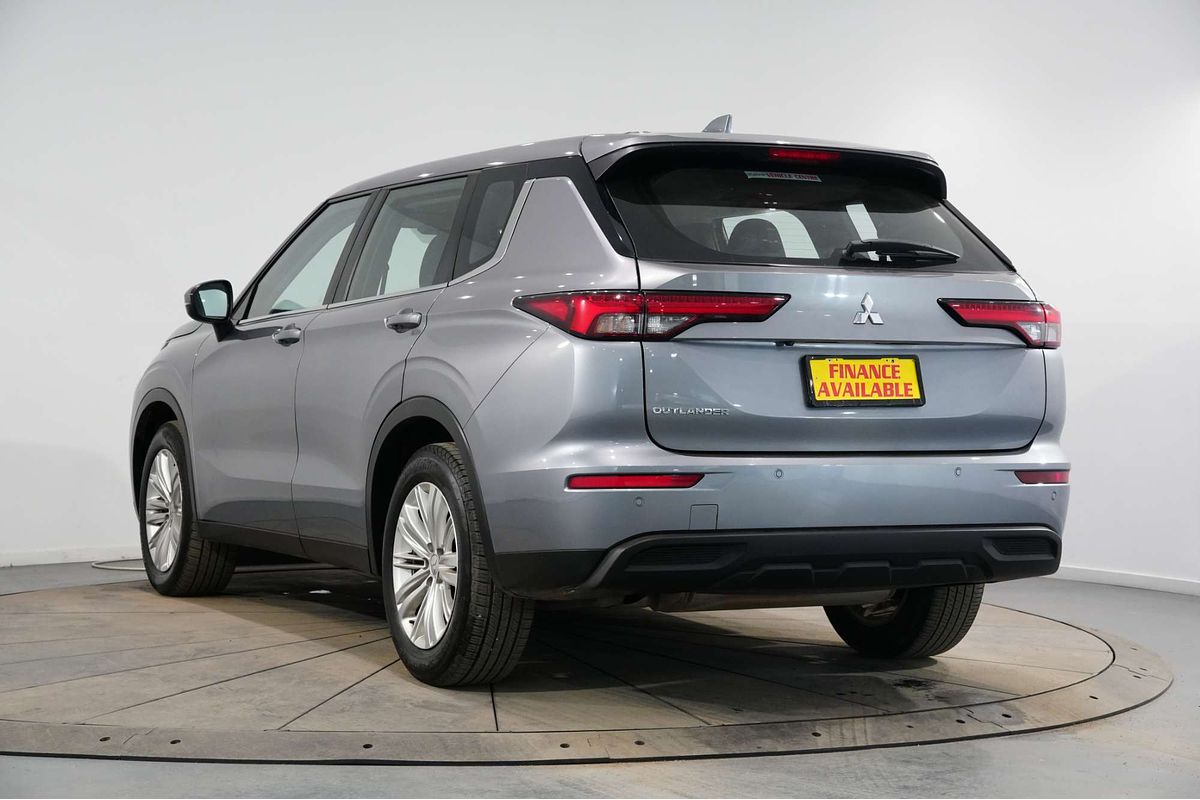 2022 Mitsubishi Outlander ES ZM
