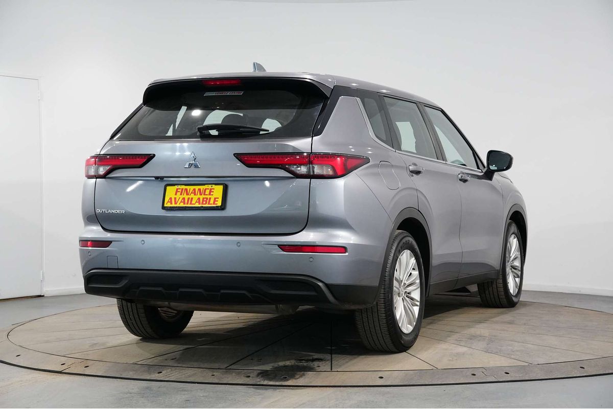 2022 Mitsubishi Outlander ES ZM