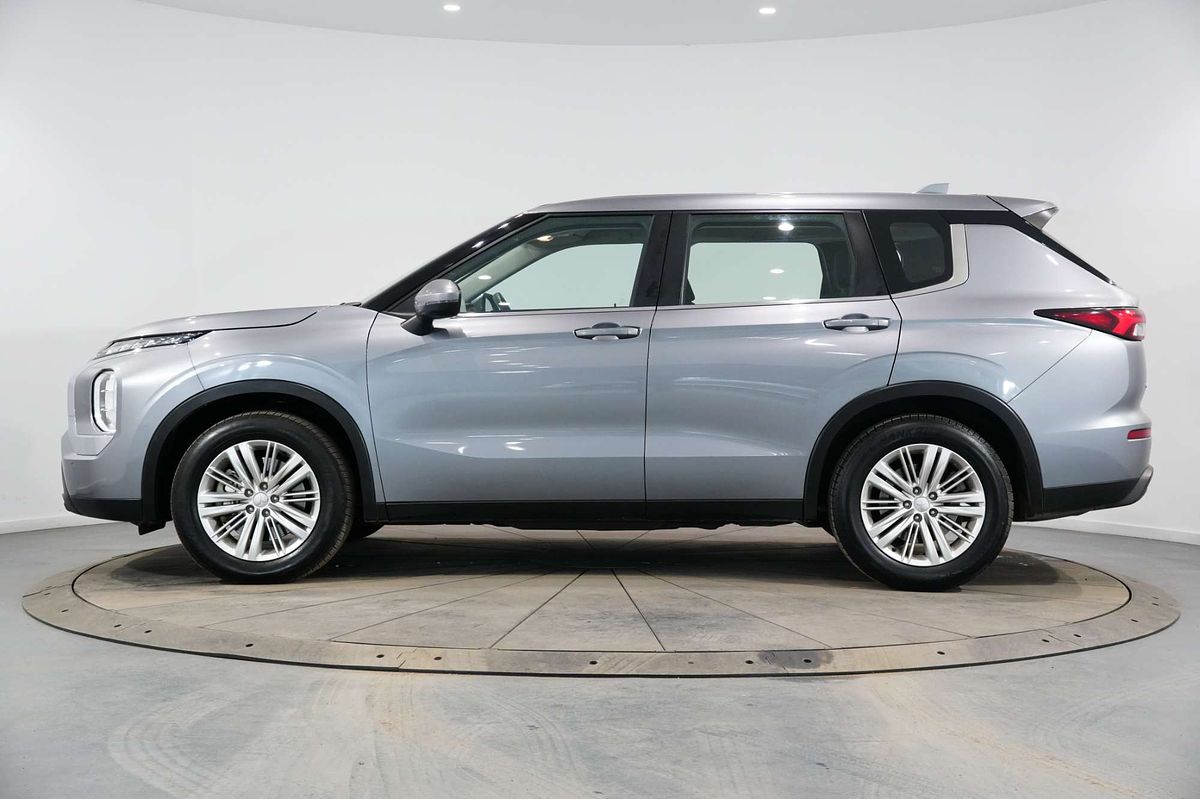 2022 Mitsubishi Outlander ES ZM