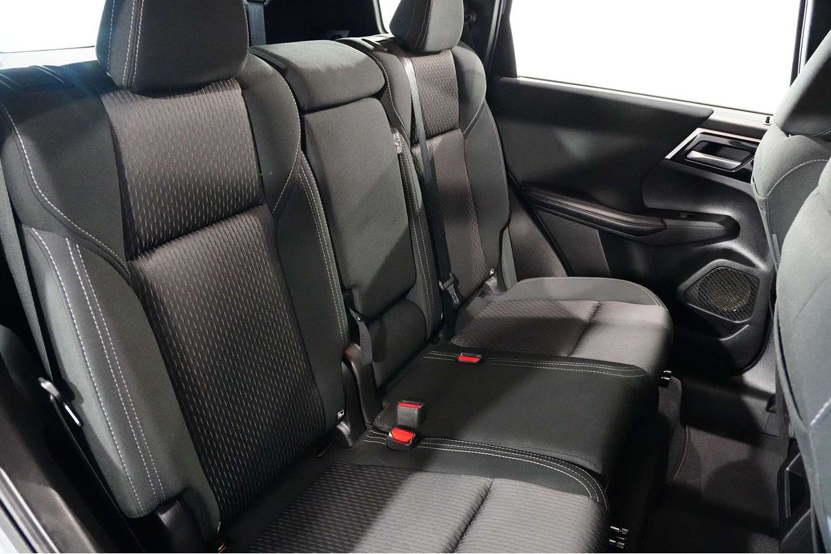 2022 Mitsubishi Outlander ES ZM