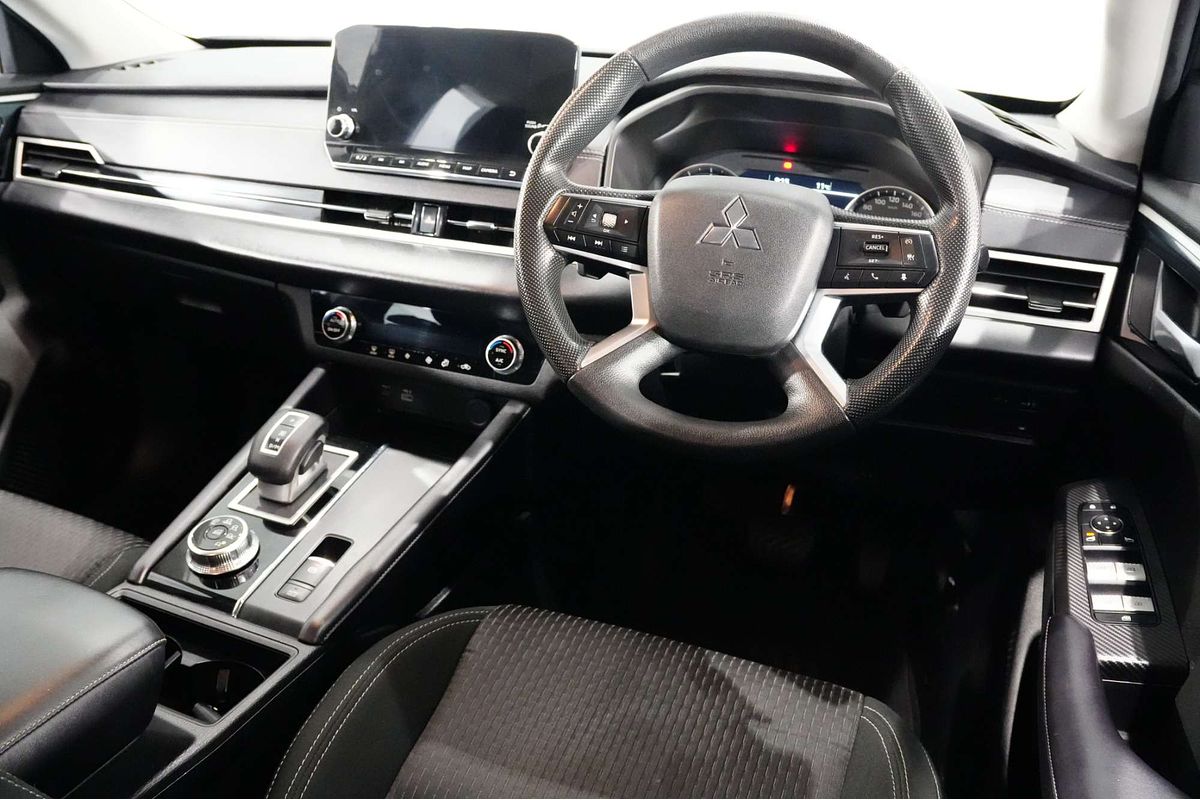 2022 Mitsubishi Outlander ES ZM