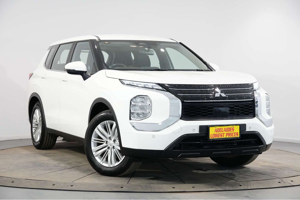 2023 Mitsubishi Outlander ES ZM