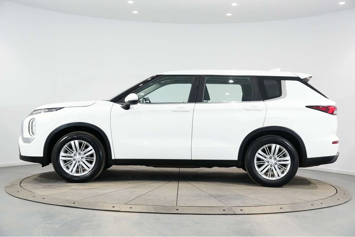 2023 Mitsubishi Outlander ES ZM