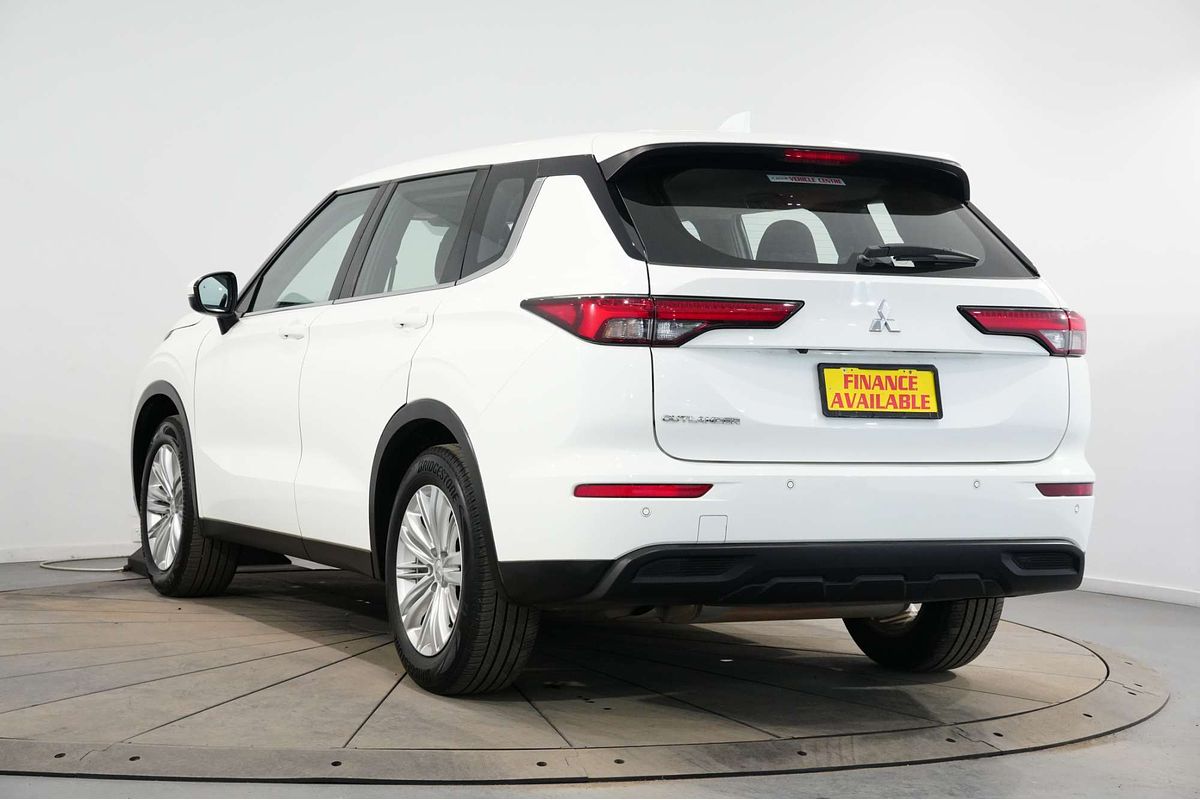 2023 Mitsubishi Outlander ES ZM
