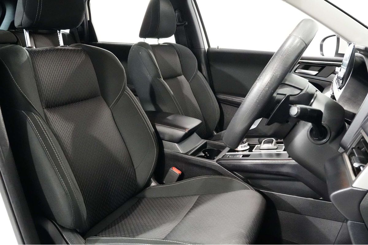 2023 Mitsubishi Outlander ES ZM