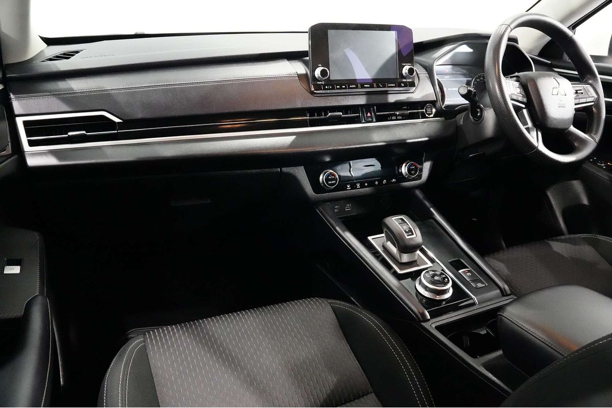 2023 Mitsubishi Outlander ES ZM