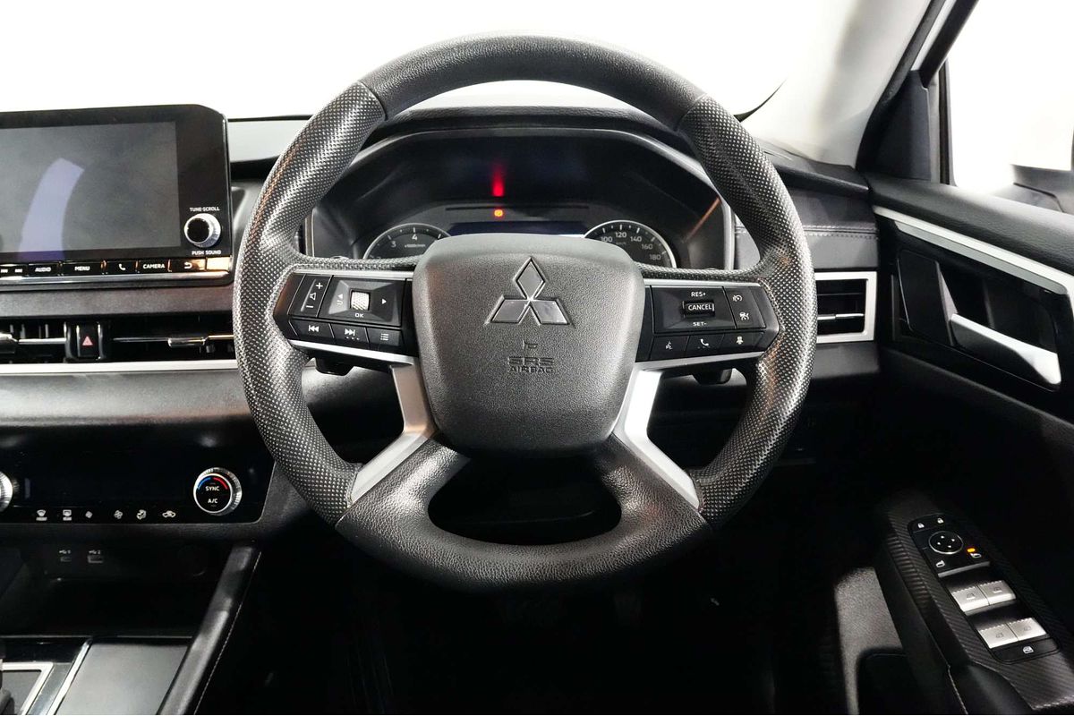 2023 Mitsubishi Outlander ES ZM