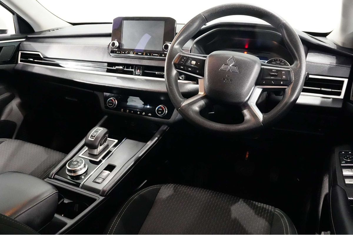 2023 Mitsubishi Outlander ES ZM