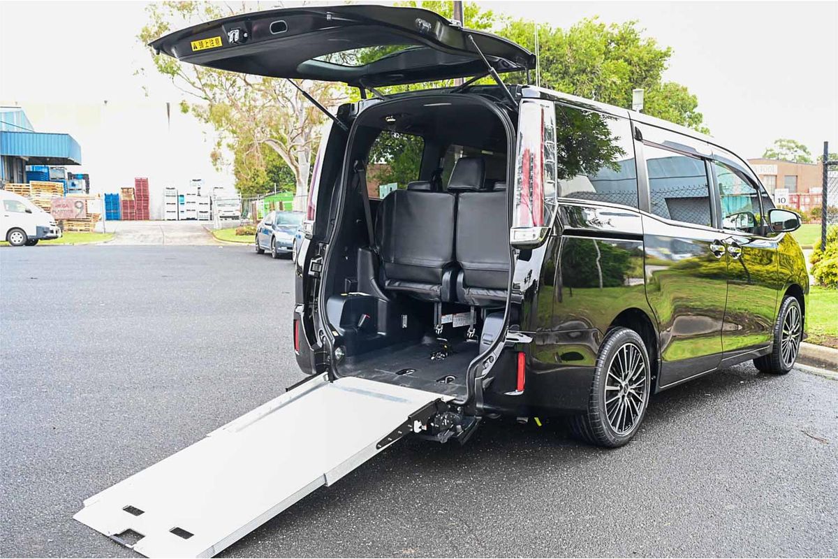 2006 Nissan Elgrand Highway Star E51
