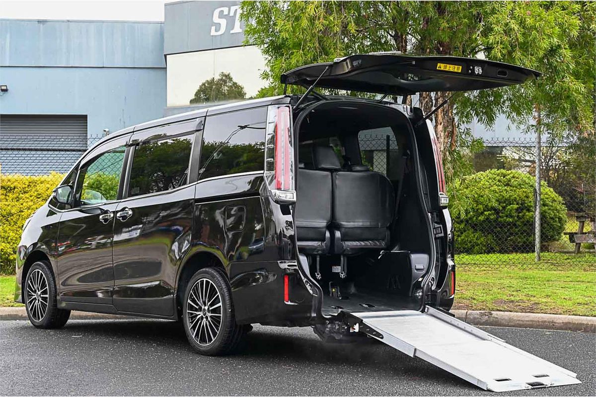 2006 Nissan Elgrand Highway Star E51