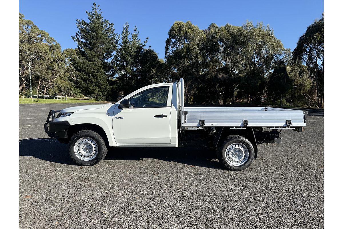 2022 Mitsubishi Triton GLX MR 4X4