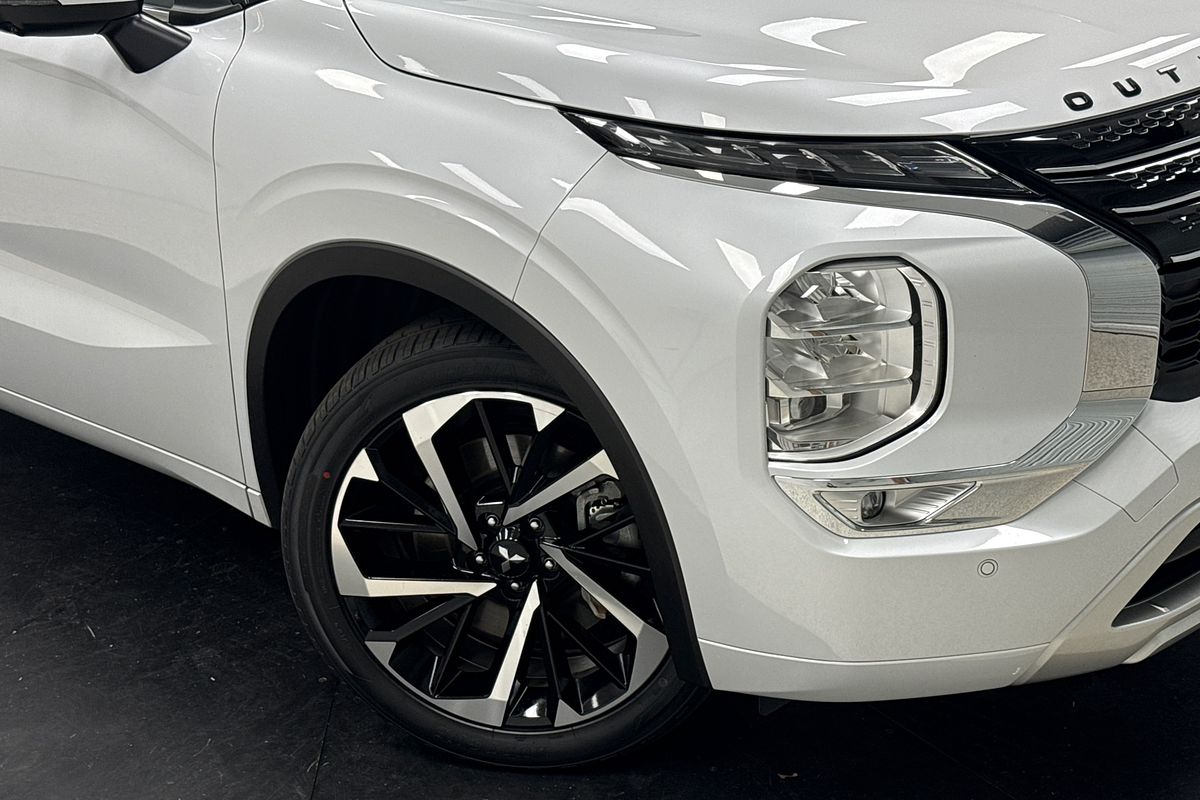 2023 Mitsubishi Outlander Exceed Tourer ZM
