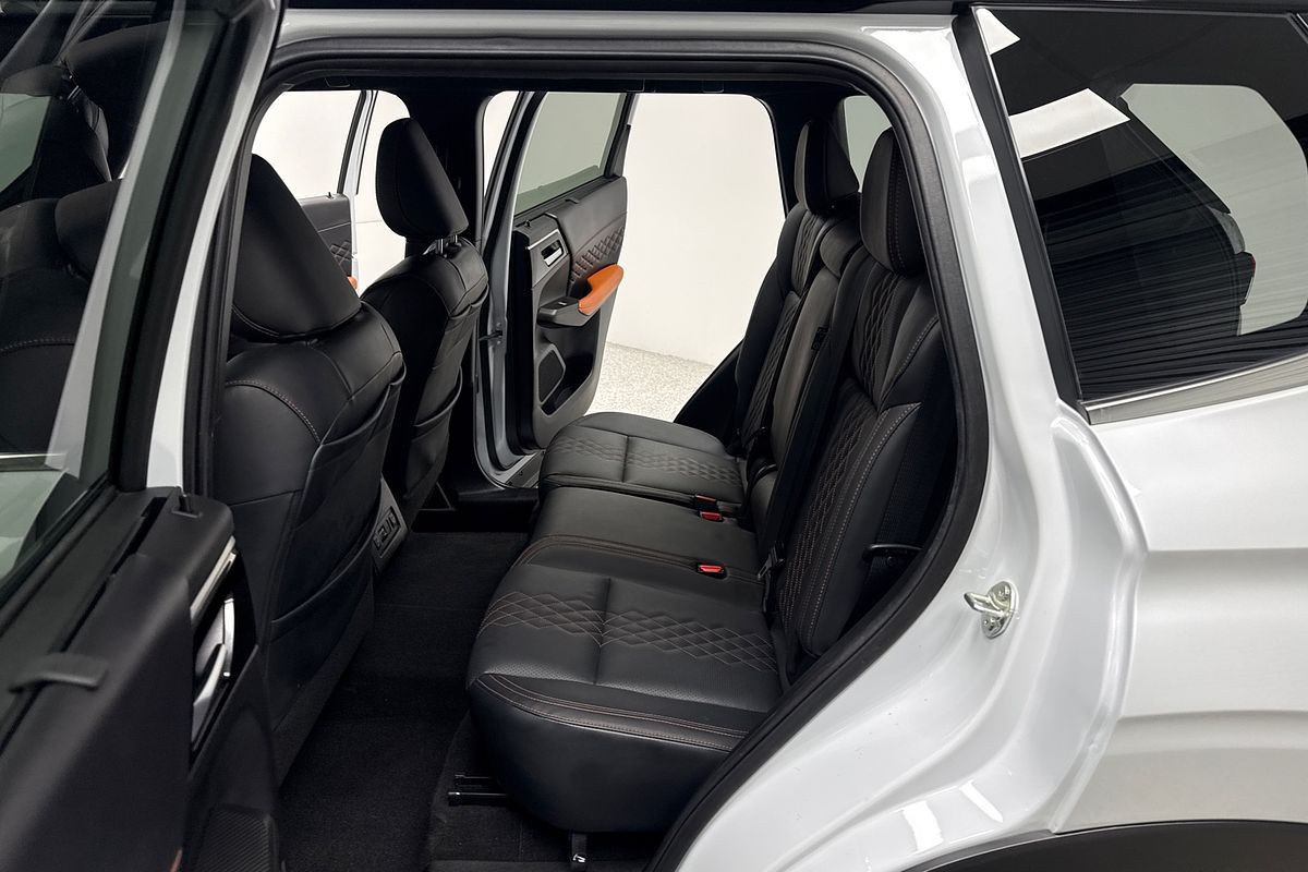 2023 Mitsubishi Outlander Exceed Tourer ZM