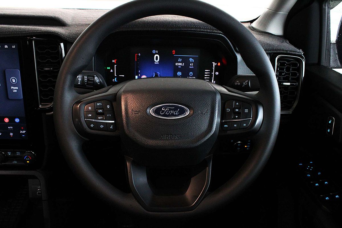 2025 Ford Everest Ambiente 2.0L