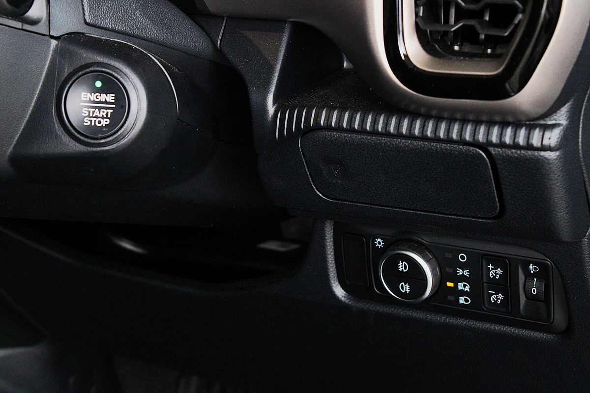 2025 Ford Everest Ambiente 2.0L