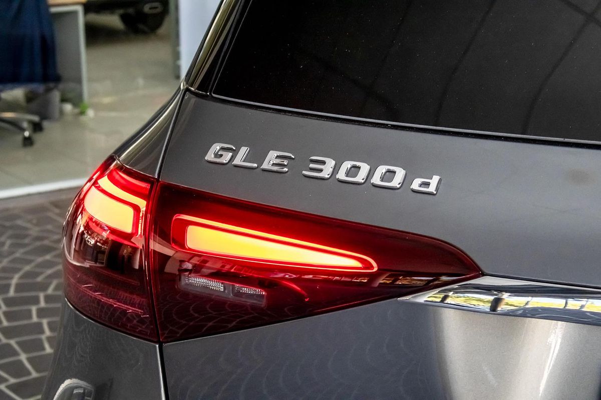 V167 805+055MY GLE300 d Editio n 7 WAG 9G 9sp