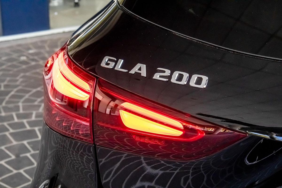 H247 806+056MY GLA200 Special Ed WAG DUAL 7sp