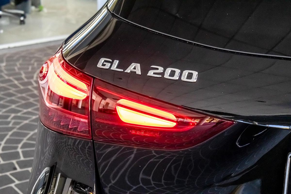 H247 806+056MY GLA200 Special Ed WAG DUAL 7sp