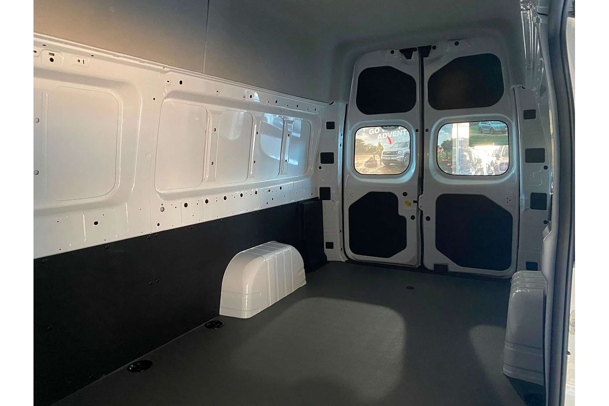 Super Van 6m, LWB, FWD, 106kwh, H2500