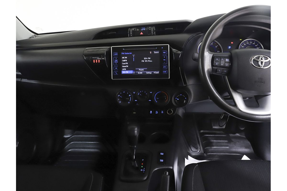 Hilux 4x4 SR 2.8L T Diesel Automatic Double Cab 1Y46300 003