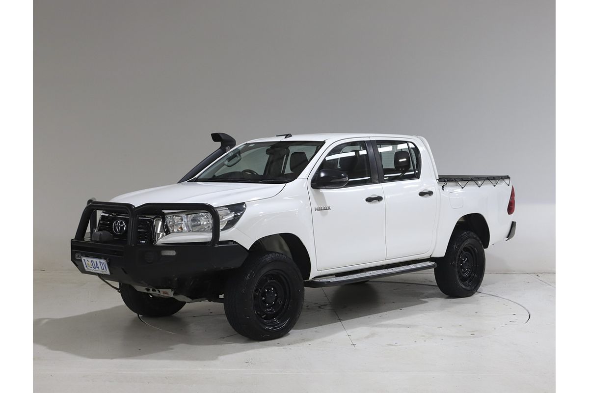 Hilux 4x4 SR 2.8L T Diesel Automatic Double Cab 1Y46300 003
