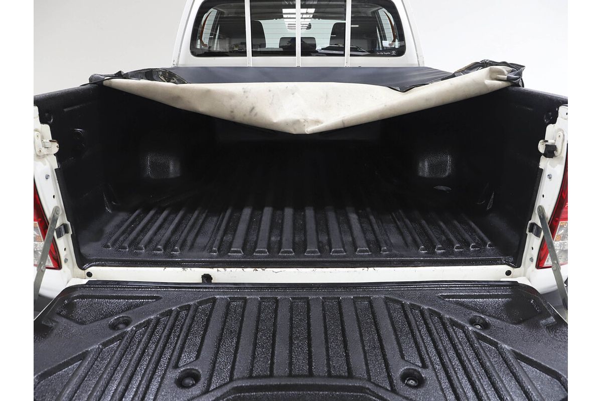 Hilux 4x4 SR 2.8L T Diesel Automatic Double Cab 1Y46300 003