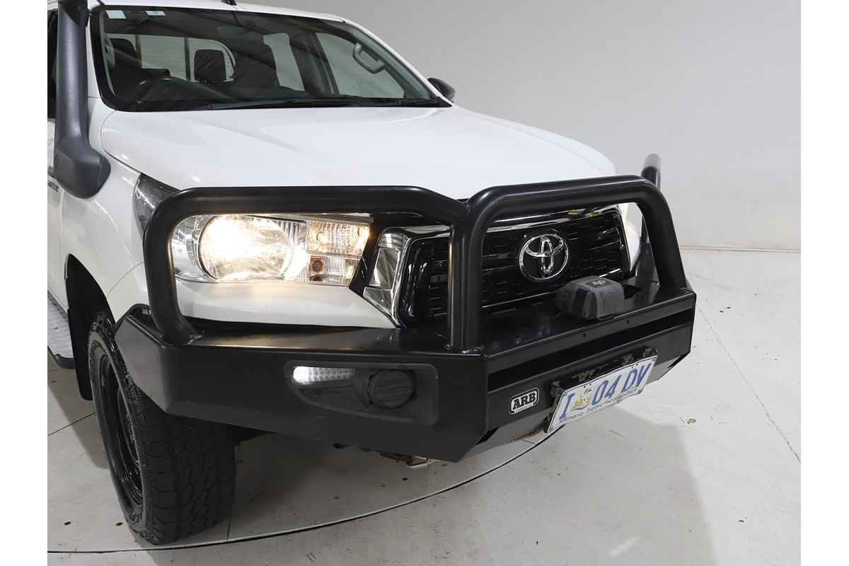Hilux 4x4 SR 2.8L T Diesel Automatic Double Cab 1Y46300 003