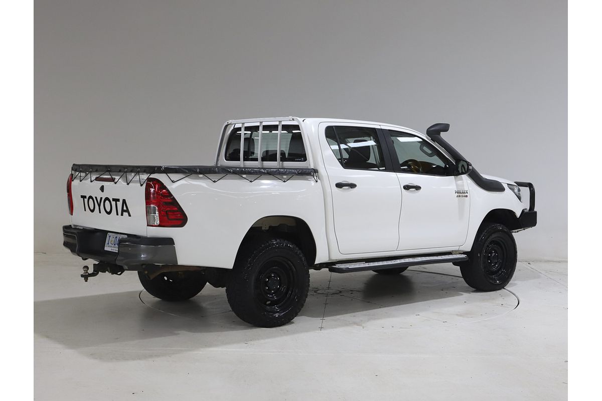 Hilux 4x4 SR 2.8L T Diesel Automatic Double Cab 1Y46300 003