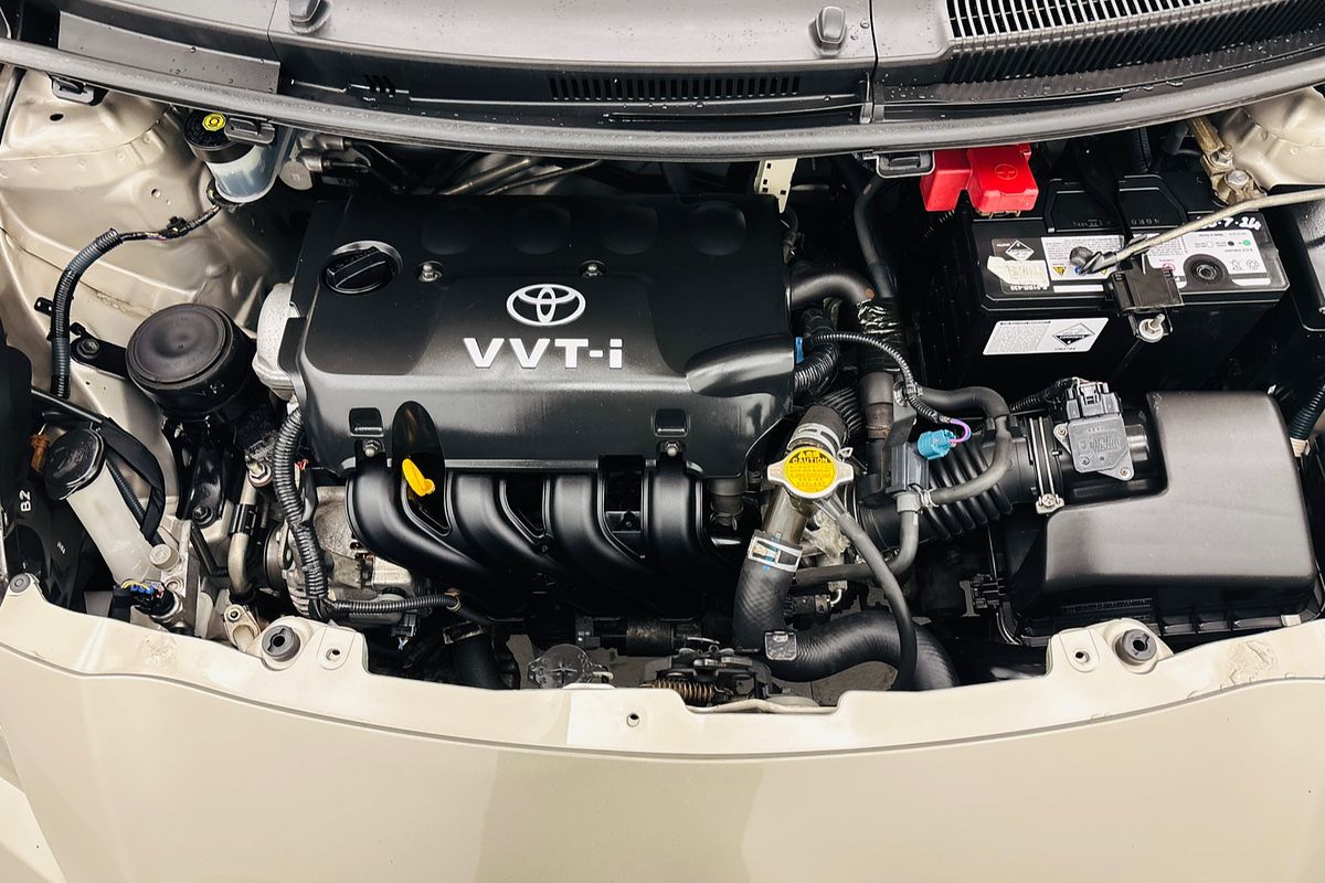 Yaris YRS 1.5L Petrol Manual 5 Door Hatch