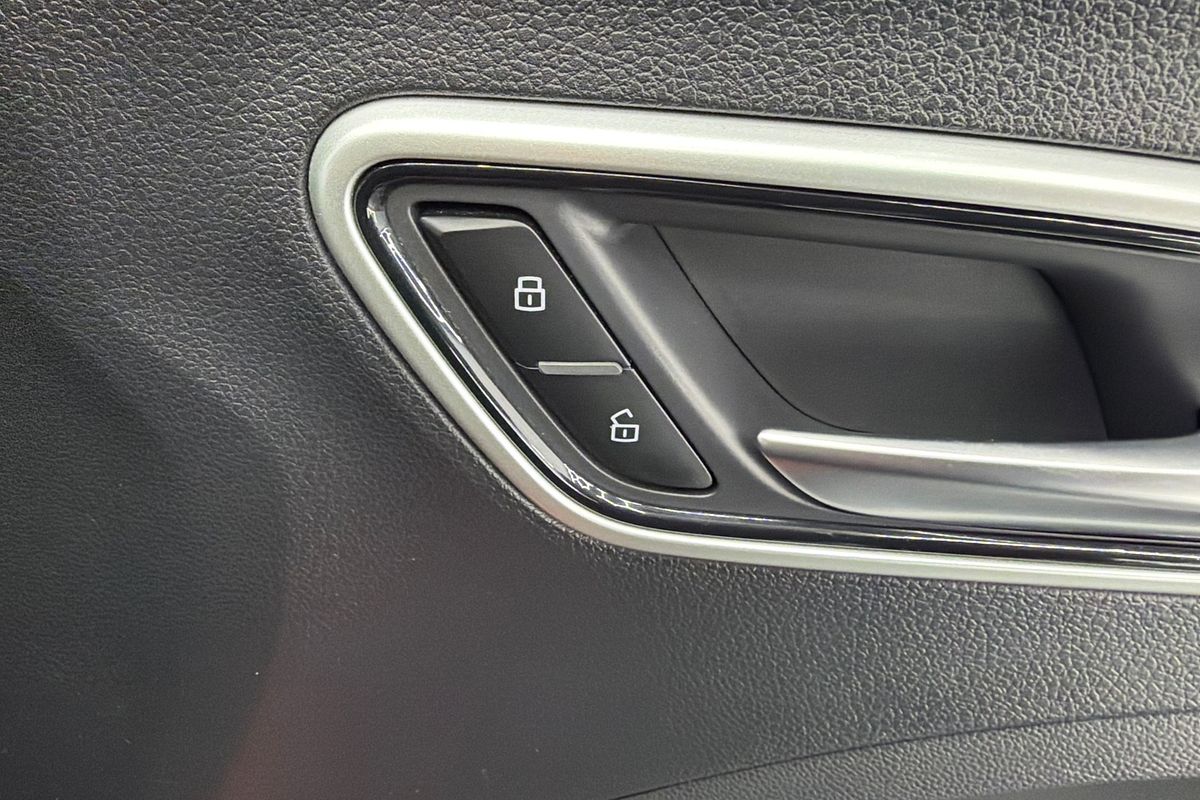 2020 MG ZS Essence AZS1