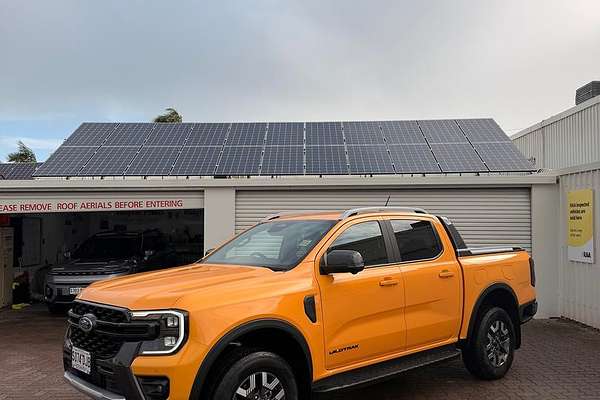 2025 Ford Ranger PHEV Wildtrak 4X4 2.3L thumb-2