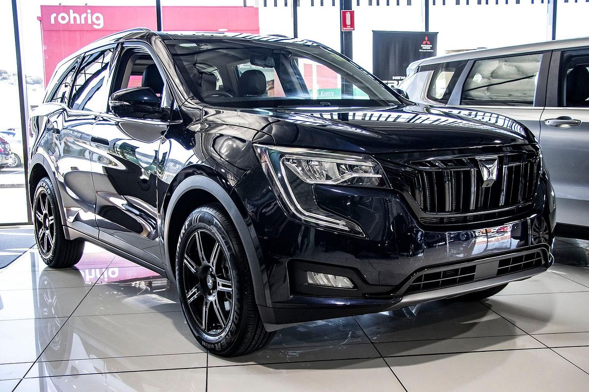2025 Mahindra XUV700 AX7L