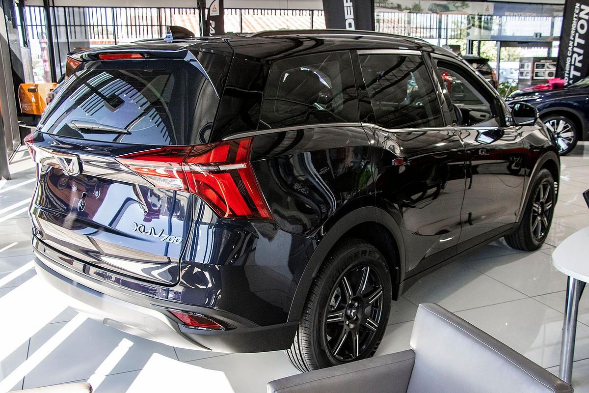 2025 Mahindra XUV700 AX7L