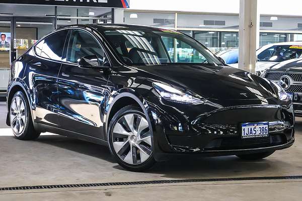 2024 Tesla Model Y Rear-Wheel Drive