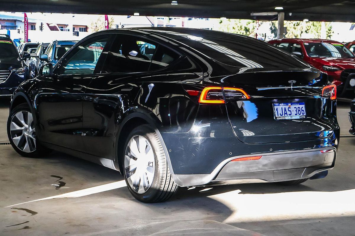 2024 Tesla Model Y Rear-Wheel Drive