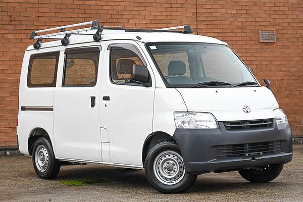 2018 Toyota Townace DX S402M