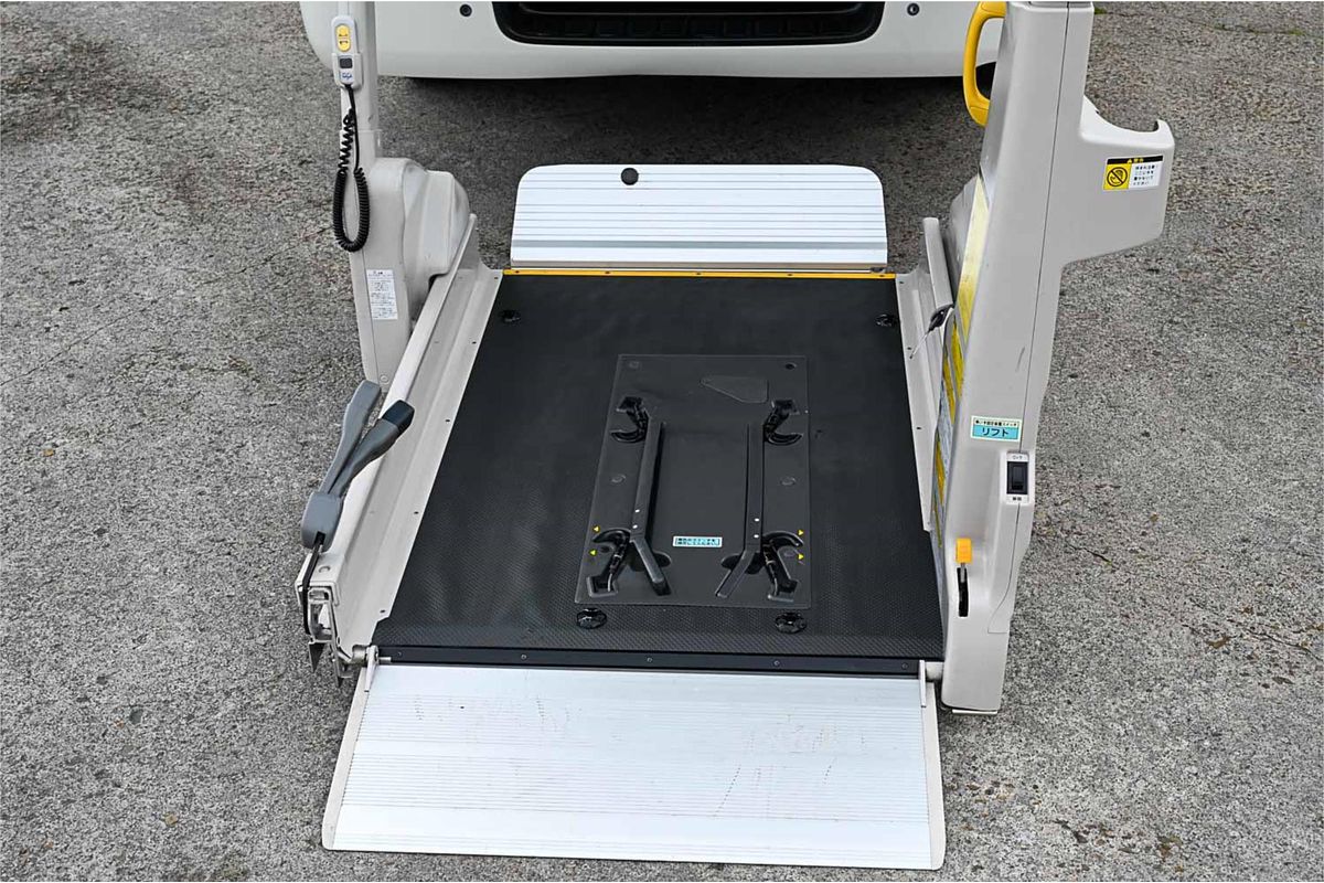 2013 Toyota Hiace DX Welcab TRH200