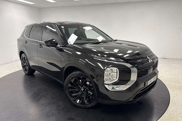 2023 Mitsubishi Outlander LS Black Edition ZM