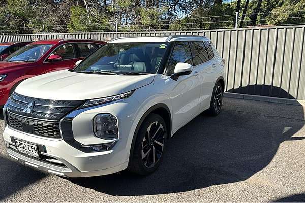 2022 Mitsubishi Outlander Exceed ZM thumb-2