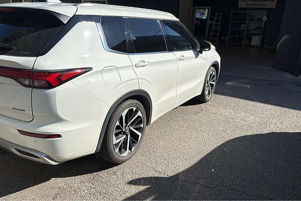 2022 Mitsubishi Outlander Exceed ZM thumb-3
