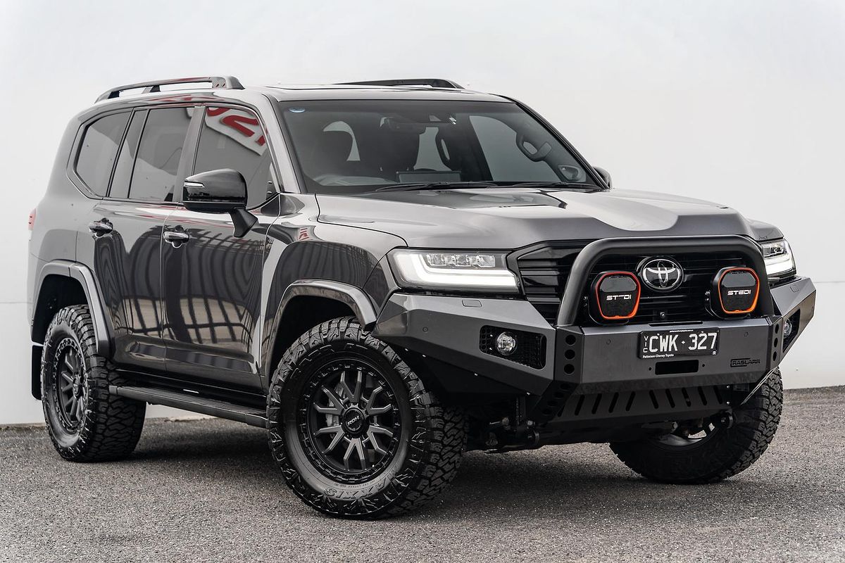 2023 Toyota Landcruiser Sahara FJA300R