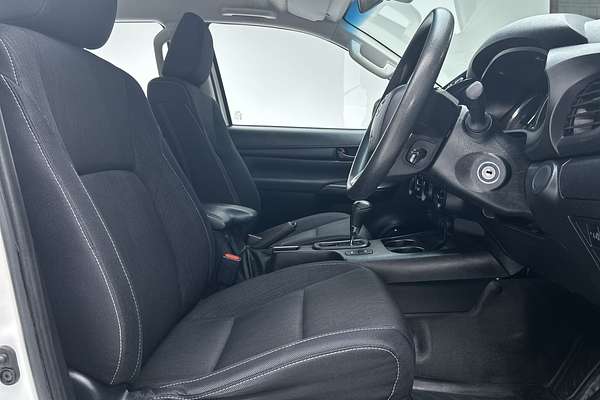 2023 Toyota Hilux SR GUN126R 4X4 thumb-11