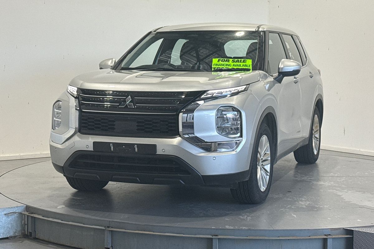 2023 Mitsubishi Outlander ES ZM