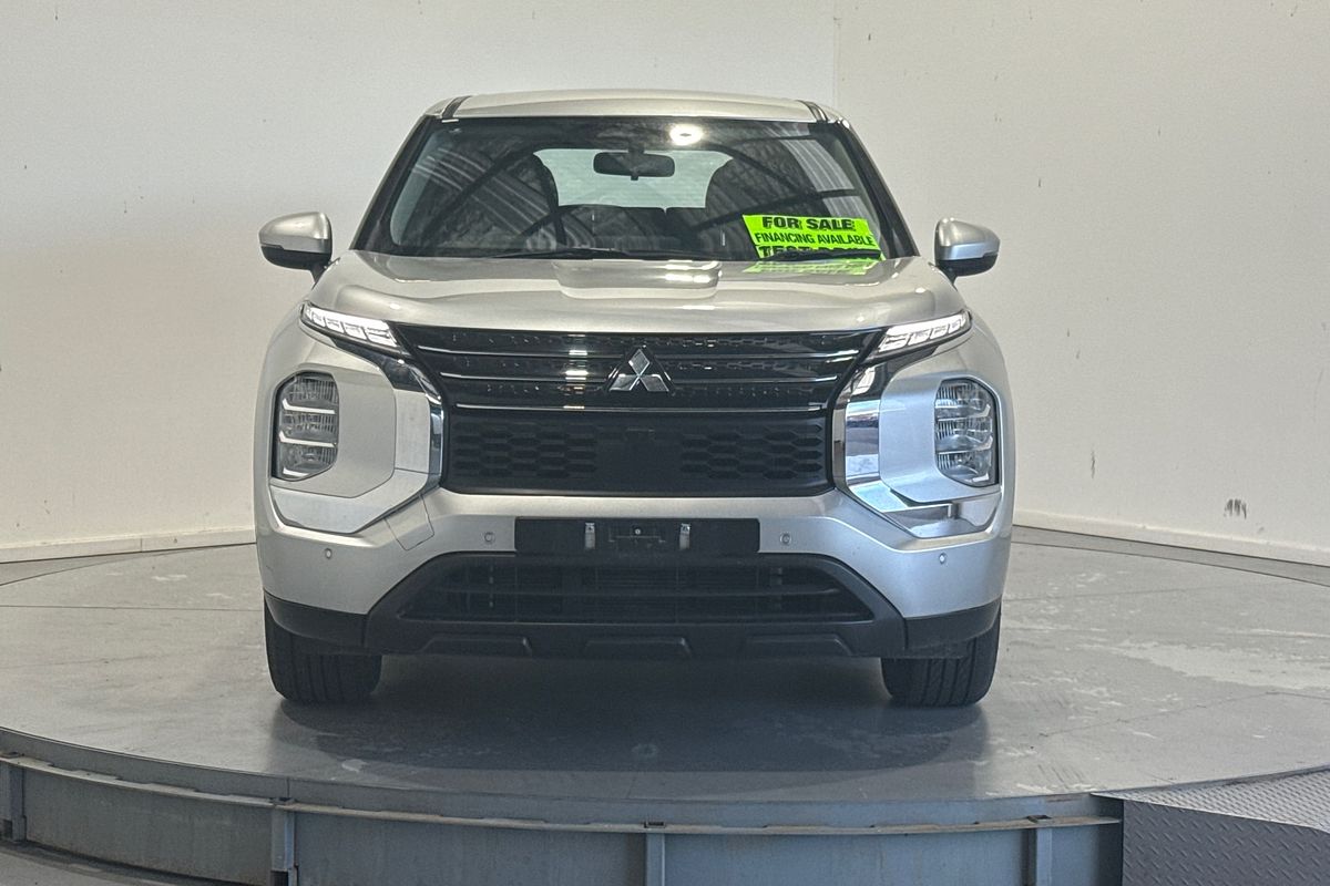 2023 Mitsubishi Outlander ES ZM
